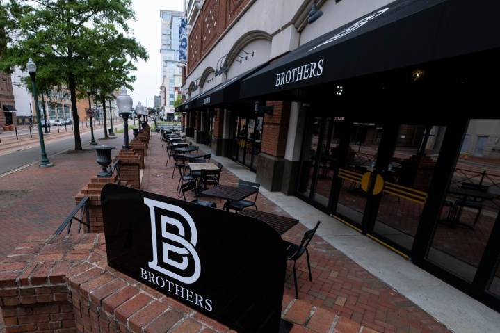 Brothers in MacArthur Center to close