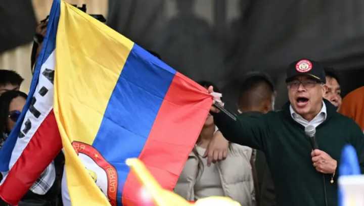 "Que le aporte a verdad": Ibáñez a Petro por toma del Palacio de Justicia