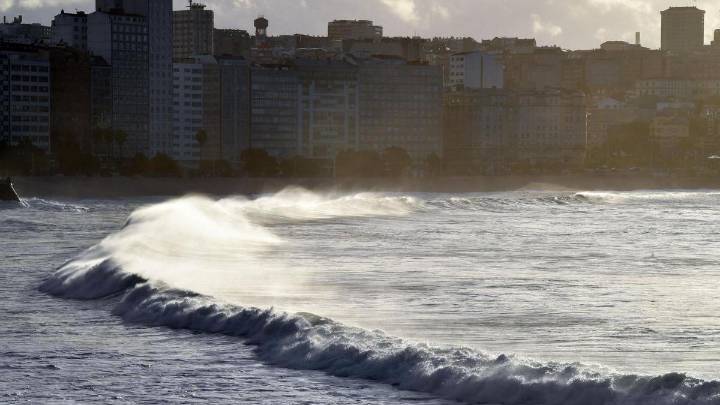 Activada la alerta naranja por temporal costero en el litoral de A Coruña para este martes