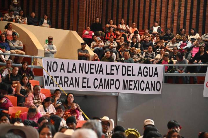 En foro organizado por el PRI, productores del campo manifiestan su rechazó a iniciativa del agua