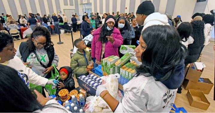 Report: Trump Administration to Partially Fund SNAP Food Benefits