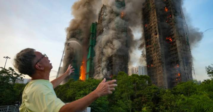 Dantesco incendio en un edificio en Hong Kong deja cuatro muertos