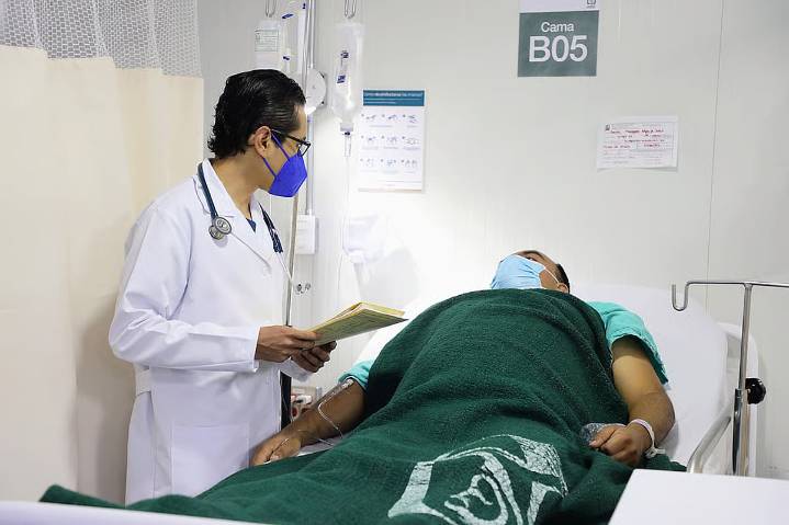 Clínica Municipal Poniente continúa con vacunación invernal; detectan un caso de Covid