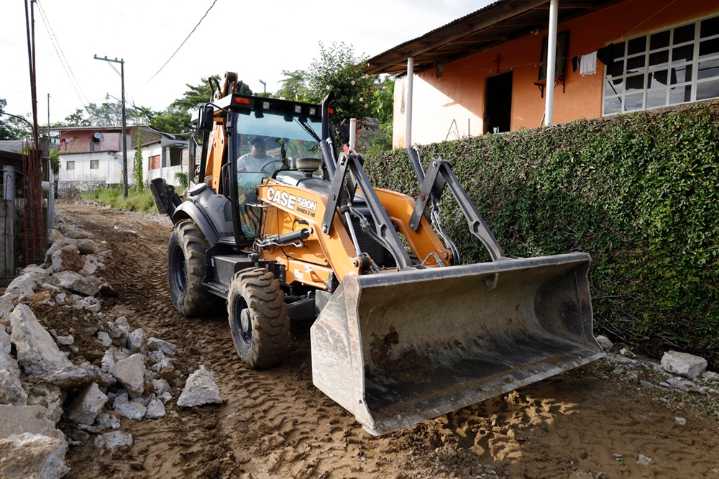 Rehabilita Gobierno de Oaxaca 7 calles en San Pedro Ixcatlán
