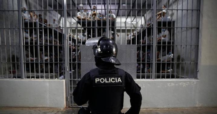 Venezolanos enviados por EU a prisión de Bukele denuncian torturas y violaciones