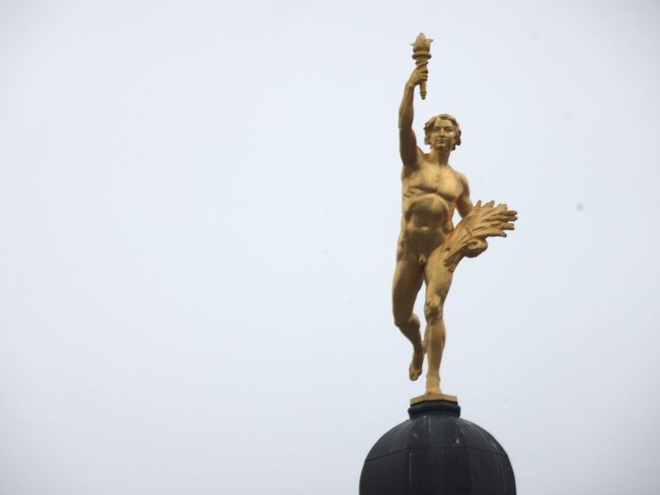 Manitoba’s debt per person nears $25,000, new report finds