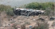 Tragedia en Perú: 37 muertos tras caída de un bus por un abismo en Arequipa