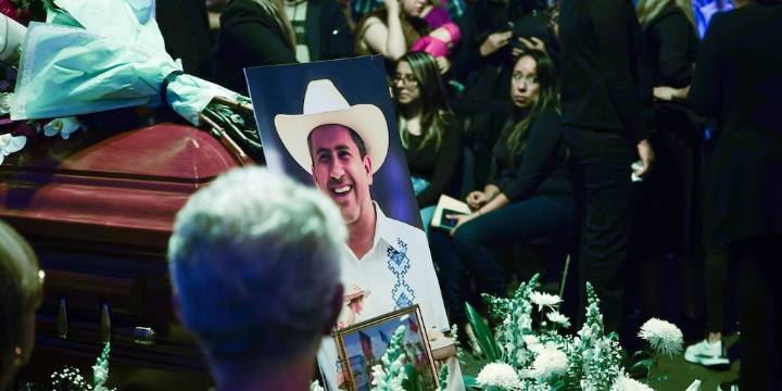 Uruapan inicia recolecta de llaves para colocar estatua de Carlos Manzo tras su asesinato: dónde se pueden entregar