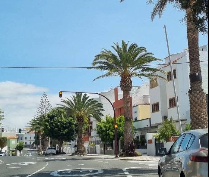 Un motorista herido grave tras colisionar con un turismo en Agüimes