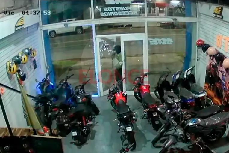 Detuvieron a ladrón que robó en concesionaria: lo habría hecho en otros cuatro locales más