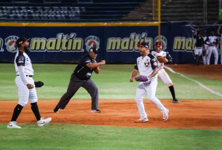 Águilas mantiene el liderato en la semana de feria