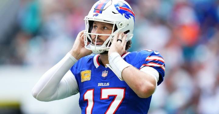 Buffalo Bills play awful first half against Miami Dolphins in Week 10