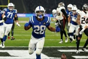 Taylor sparks Colts to Berlin win, Pats win streak hits seven