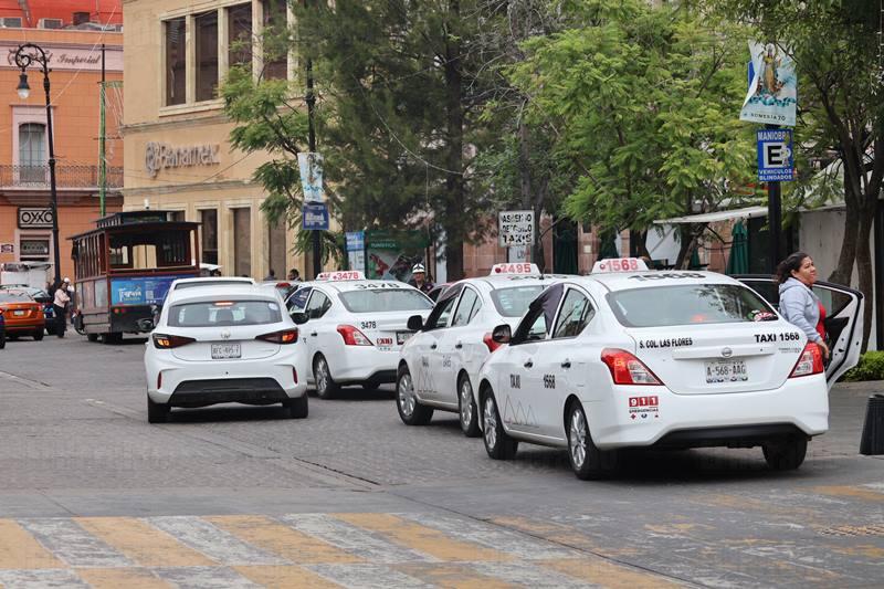 CMOV urge a concluir regularización de taxis