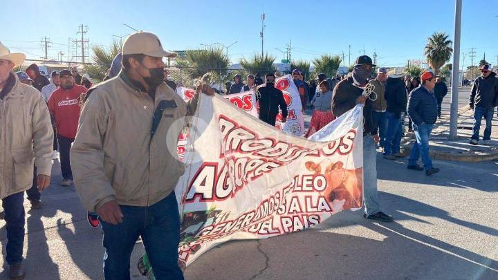 Agricultores toman oficinas de aduana en Juárez y desalojan a trabajadores