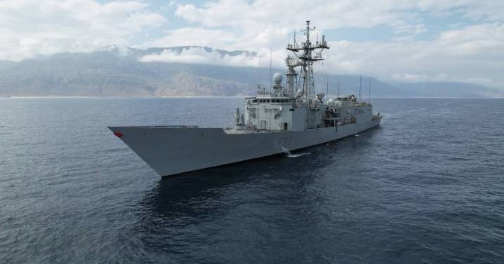 La fragata española 'Victoria' libera a un barco en Somalia de un ataque pirata