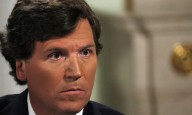 Republicanos se distancian de periodista Tucker Carlson por dar espacio a un antisemita