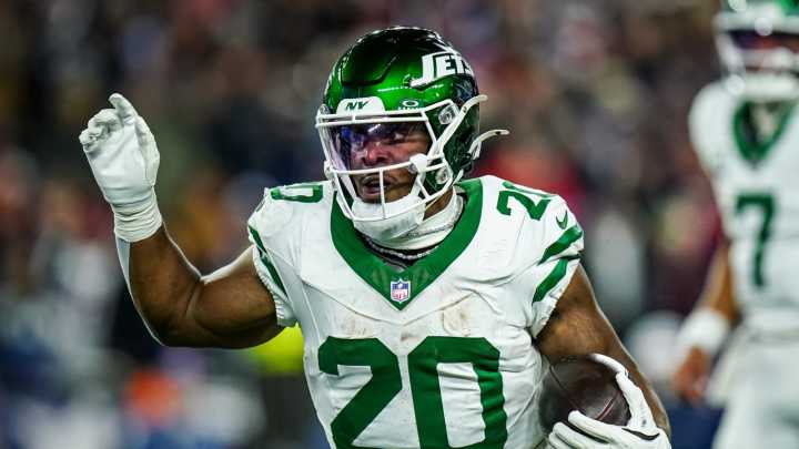 Breece Hall publicly rips 'pathetic' Jets reporter for actions with Justin Fields