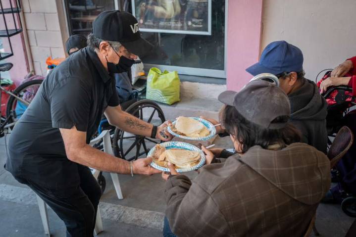 Casa de los Pobres sirve más de mil comidas por Acción de Gracias