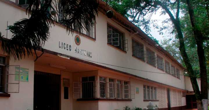 Padres denuncian que el Liceo Nacional estaría condicionando matrículas al pago obligatorio de un club deportivo