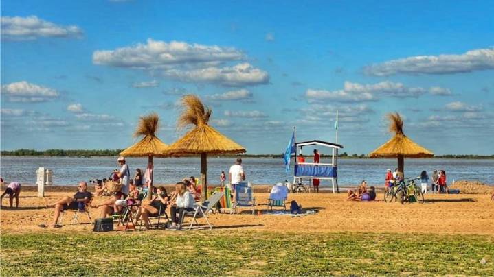 Ni Chivilcoy ni Chascomús: la playa de río “estilo Caribe” que está a solo 2 horas de Buenos Aires