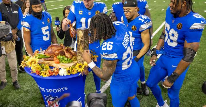 Thanksgiving games arguments among Rams fans