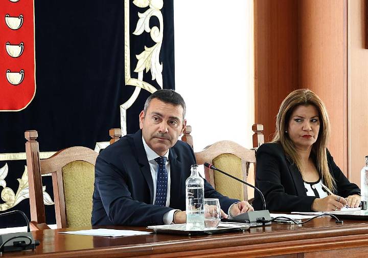 Nuevas farolas fotovoltaicas para Playa Blanca