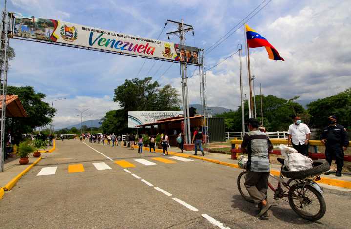 Venezuela y Colombia encabezan las solicitudes de asilo en países desarrollados en 2024, según la OCDE