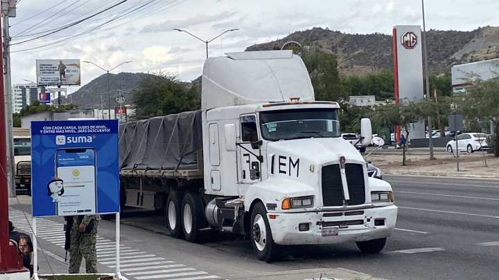 Recuperan tráiler robado tras operativo al norte de Hermosillo