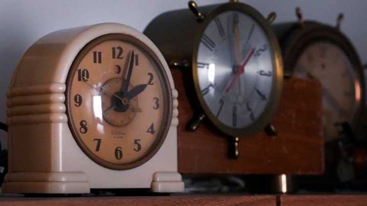 Daylight saving time ends Sunday. Here’s what to know : NPR