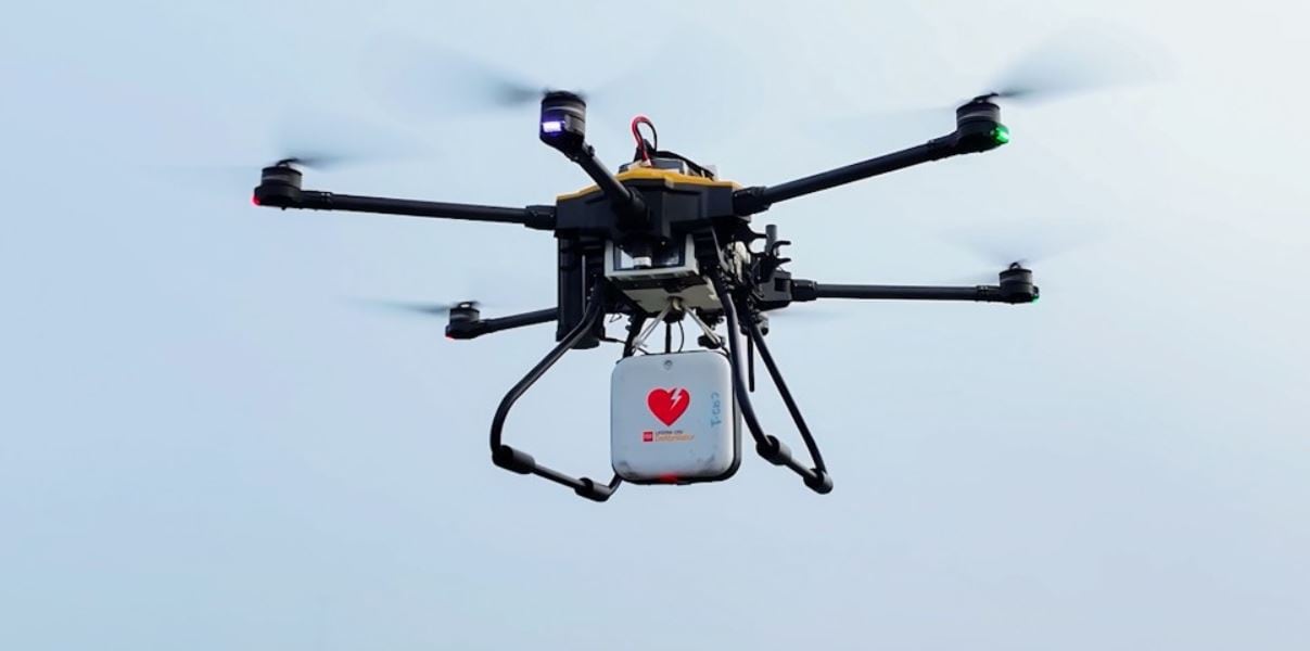 La prioridad es salvar vida: drones con desfibriladores vuelan directamente al lugar de la emergencia luego de recibir una llamada al 911