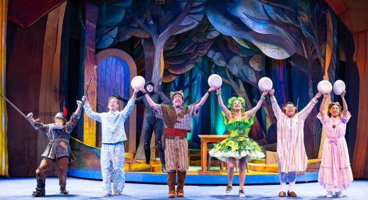 Review: Everything goes right with ‘Peter Pan Goes Wrong’ in La Mirada