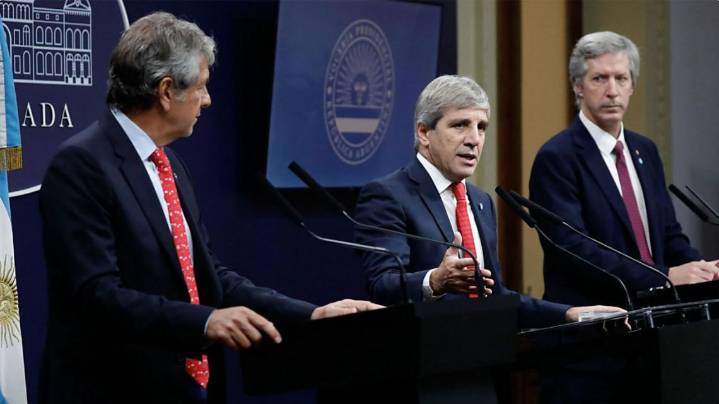 La recaudación tributaria cayó en octubre por tercer mes consecutivo en términos reales bajo un esquema súper regresivo