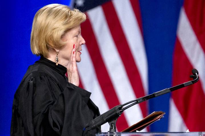 Jueza le prohíbe al IRS intercambiar información de inmigrantes con ICE dirigida a deportarlos