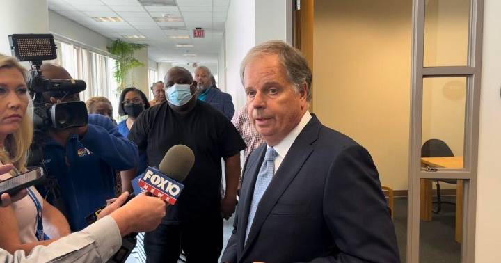 Doug Jones files to run for AL gov