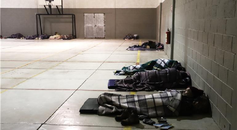 Habilitarán dos refugios temporales hoy por frío en la ciudad