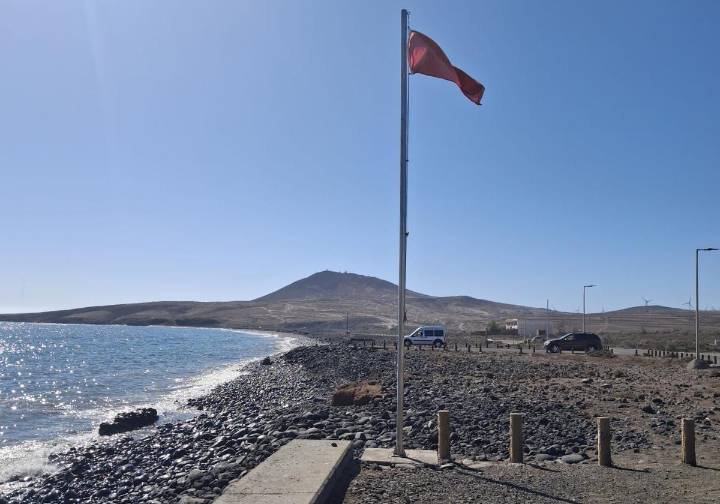 Melenara y Vargas siguen cerradas al baño y Las Burras y San Agustín abren mañana