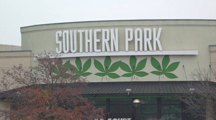 Southern Park Mall workers say traffic is down amid uncertainty