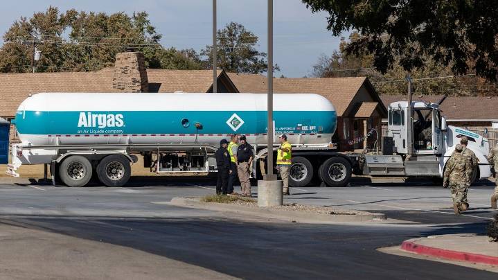 Ammonia gas leak from a tanker truck in Oklahoma sickens dozens and forces evacuations