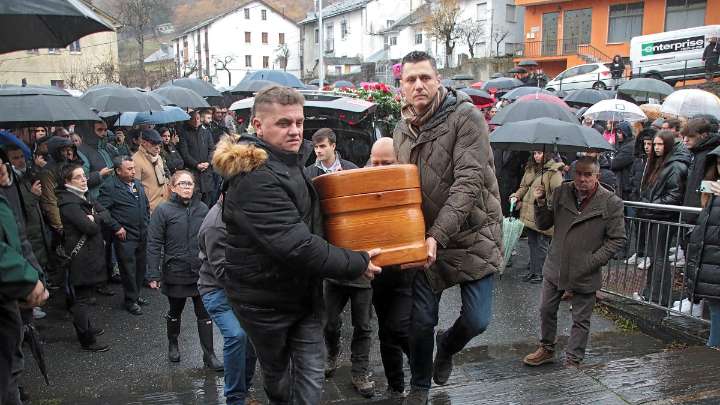Un emotivo funeral despide en Caboalles de Abajo a Anilso, el minero leonés fallecido en Asturias