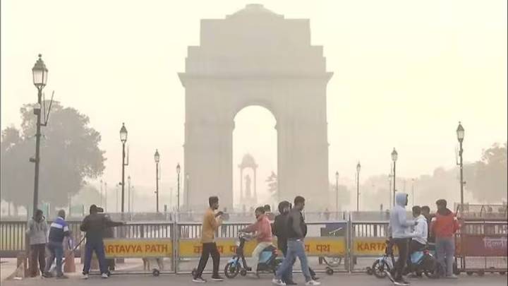 Delhi Records First Notable Drop in Pollution Levels in Nearly a Month as Weather Aids Dispersion