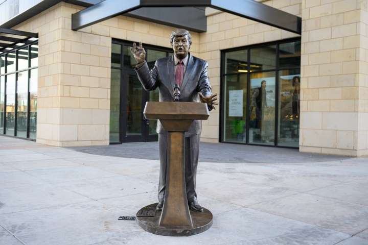Statue of President Trump placed in downtown Rapid City