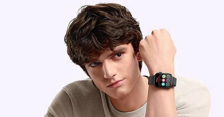 Popular smart watch compatible with both iPhone and Android drops under £70