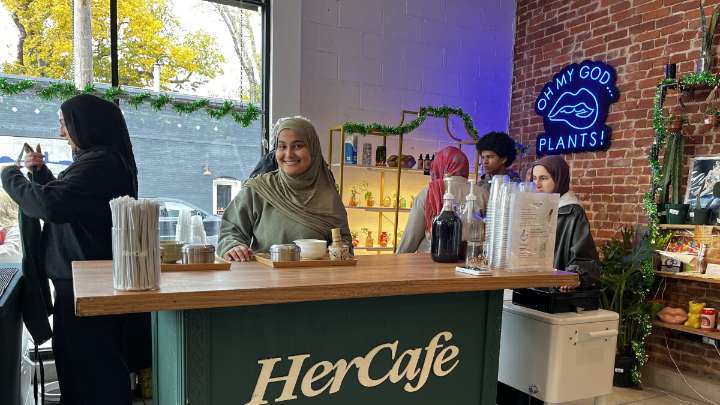 Kansas City's first mobile matcha cart, created by 2 friends, draws long lines for popups