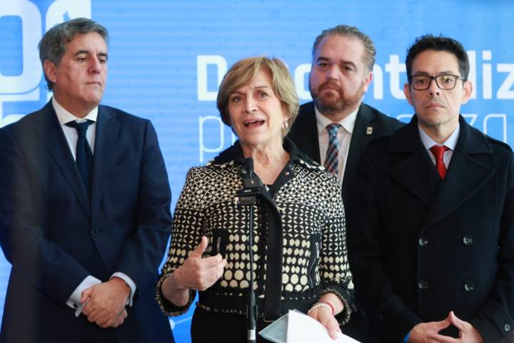 Matthei: "Hoy son otros los llamados a avanzar, a ellos los felicito"