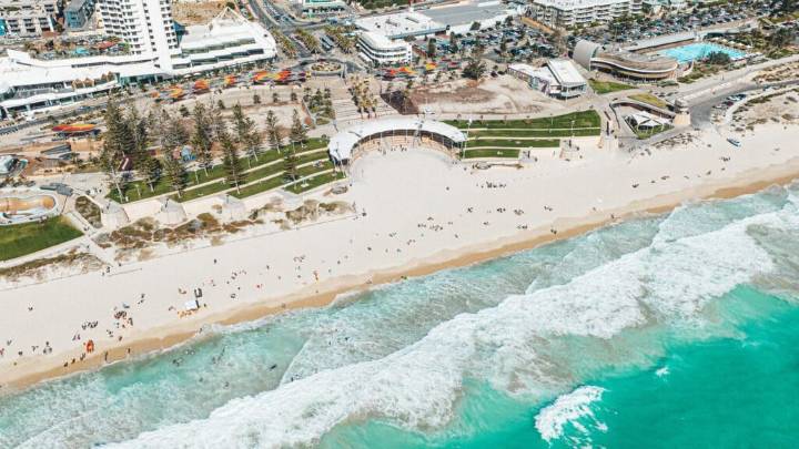 Locker, equipment hire trial at Scarborough Beach discontinued after limited uptake