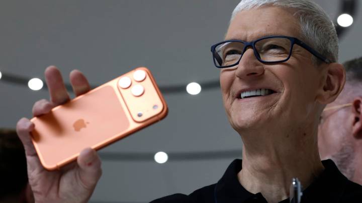 Apple iPhone shipments to beat Samsung for the first time in 14 years