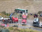 Carretera Central:  bus interprovincial con 43 personas a bordo se despista y cae al río Mantaro