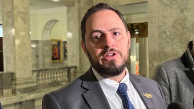 Education minister pleads for UCP volunteers to organize against petition to recall him