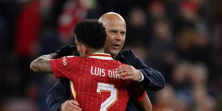 Desde Inglaterra informan que Arne Slot, técnico del Liverpool, no quería vender a Luis Díaz al Bayern Múnich